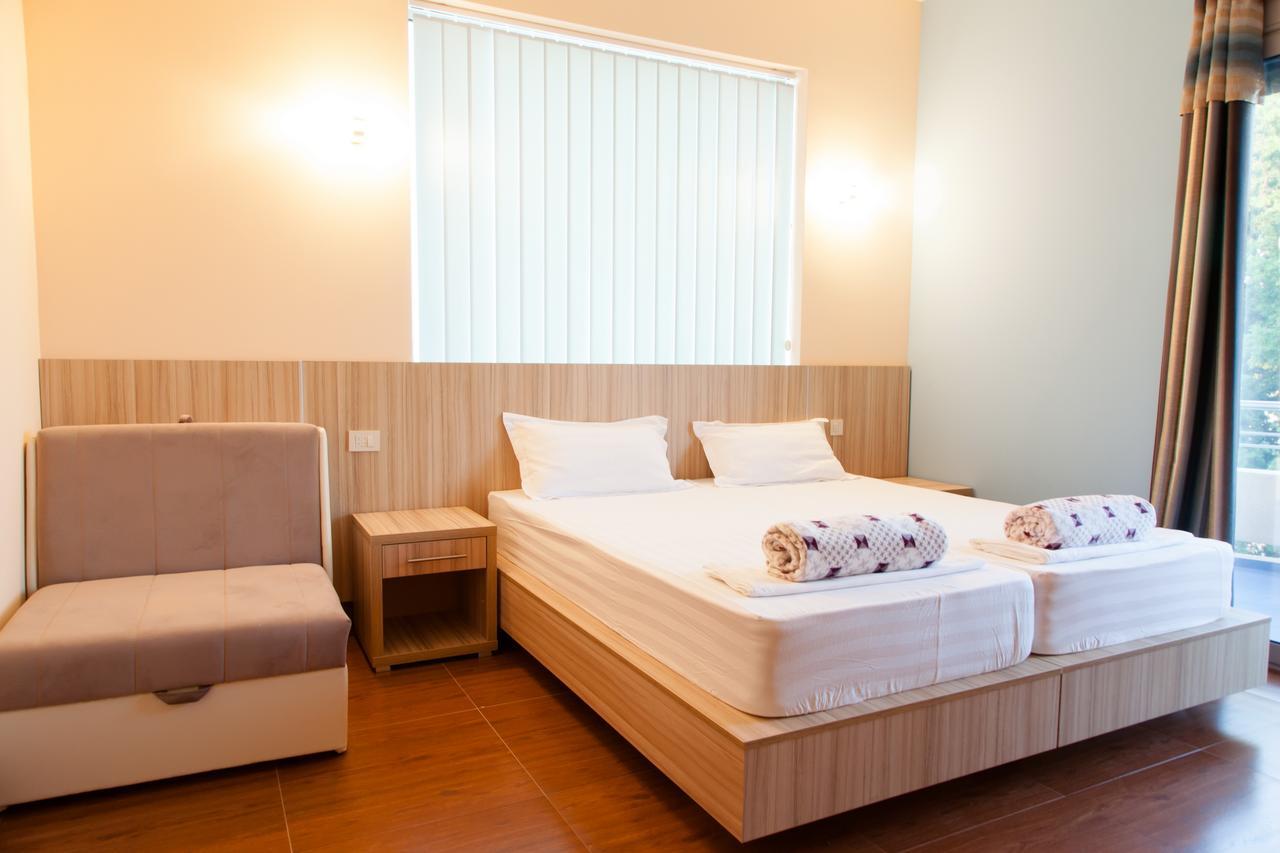 Hotel Blue Moon Ulcinj Exterior photo