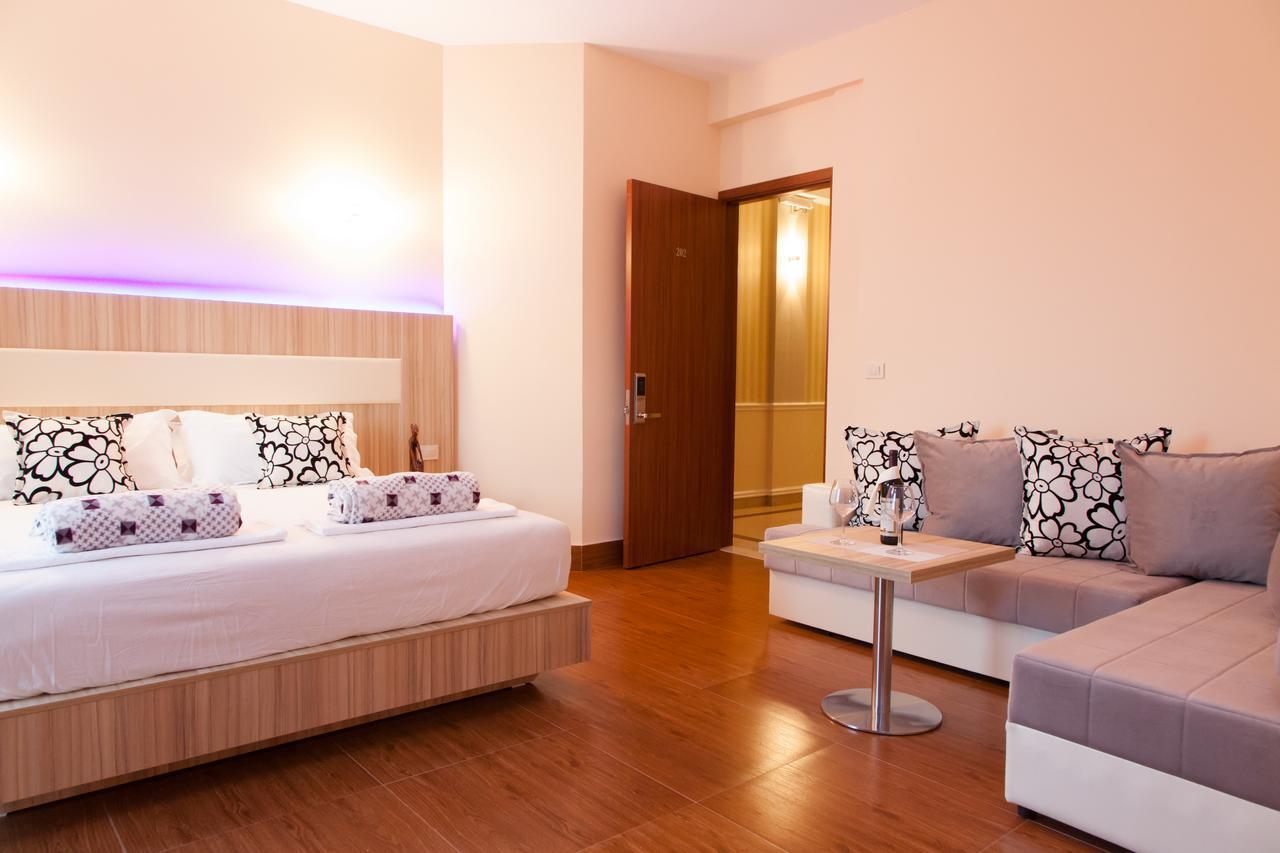 Hotel Blue Moon Ulcinj Exterior photo