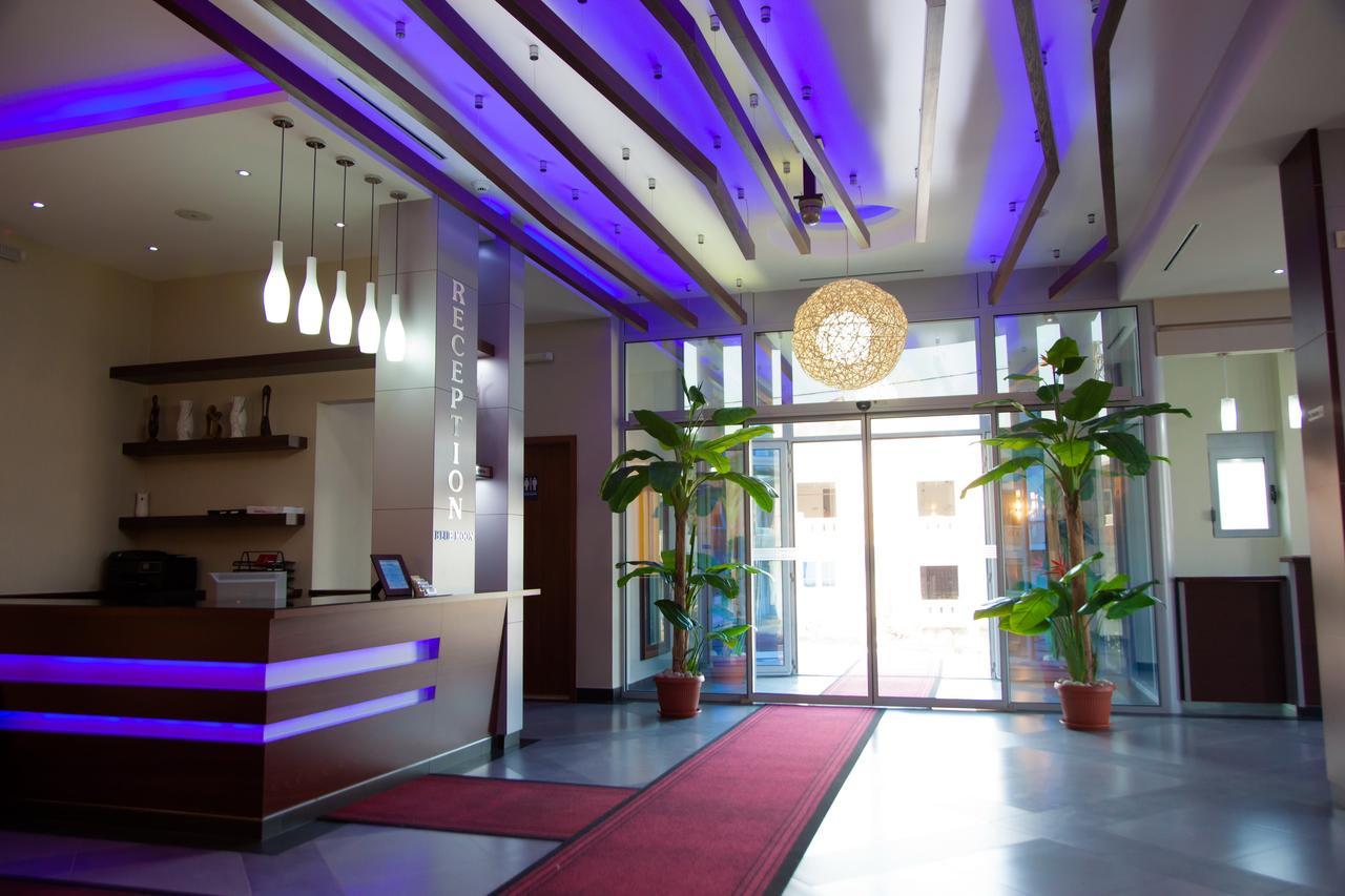 Hotel Blue Moon Ulcinj Exterior photo