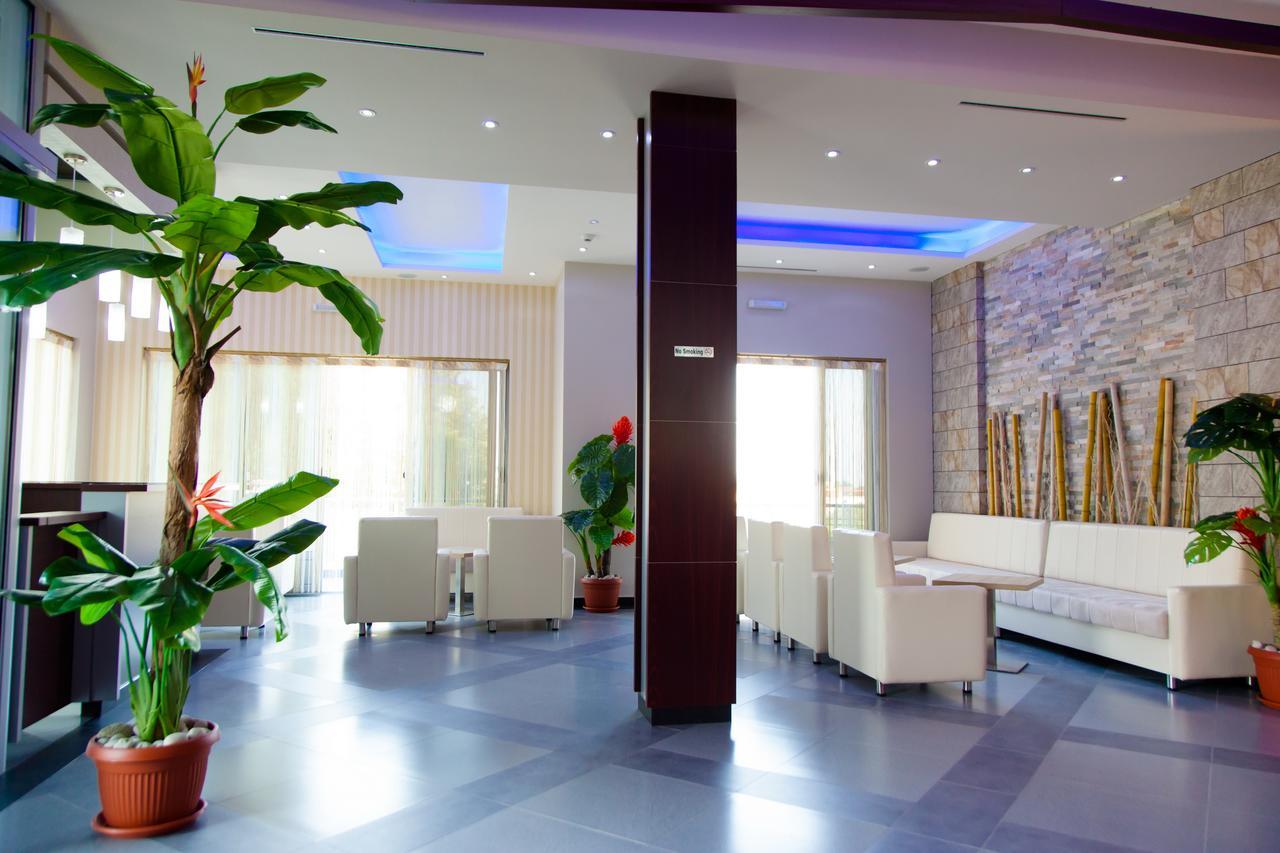 Hotel Blue Moon Ulcinj Exterior photo
