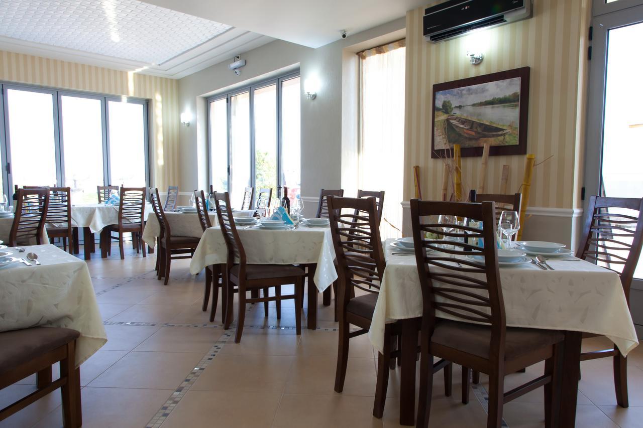 Hotel Blue Moon Ulcinj Exterior photo